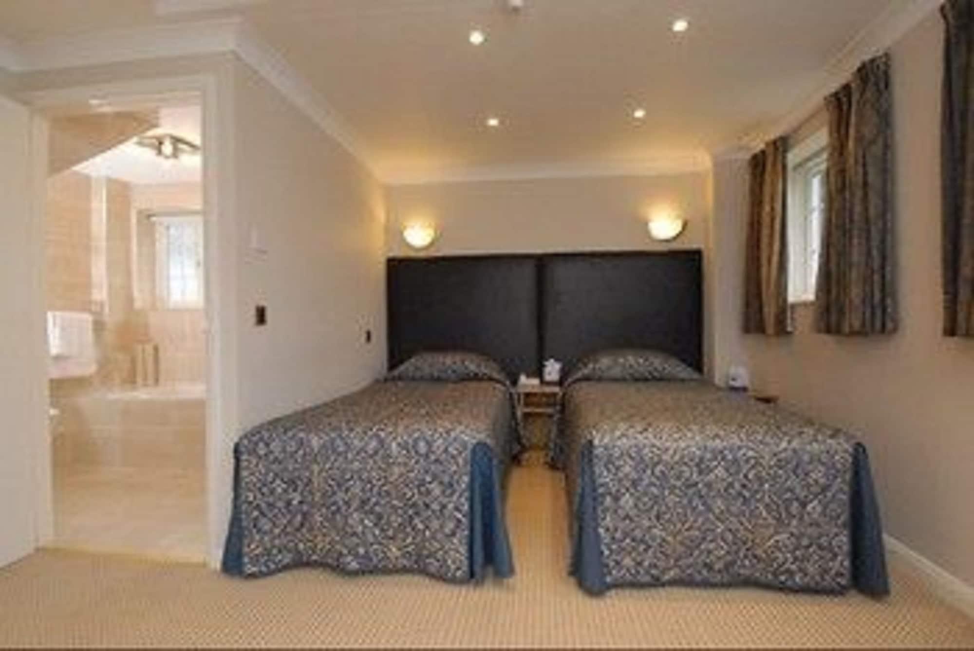 Barn Hotel London Ruislip Phòng bức ảnh