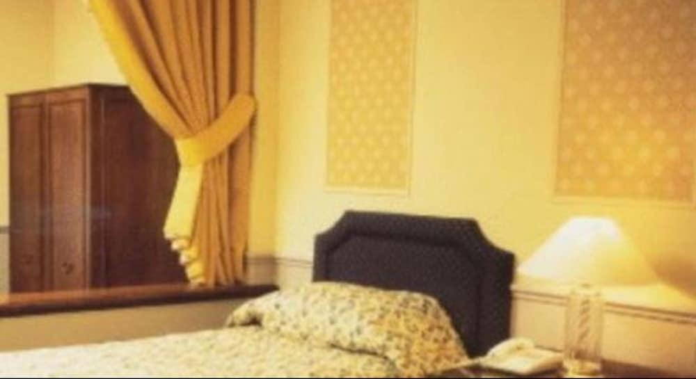 Barn Hotel London Ruislip Ngoại thất bức ảnh