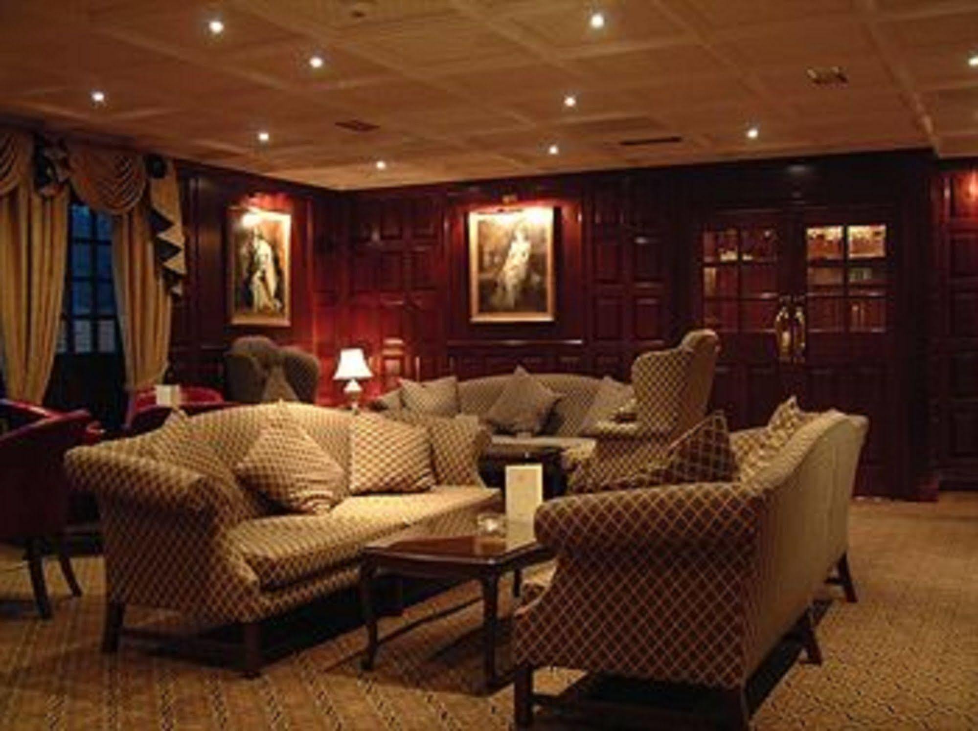 Barn Hotel London Ruislip Nội địa bức ảnh