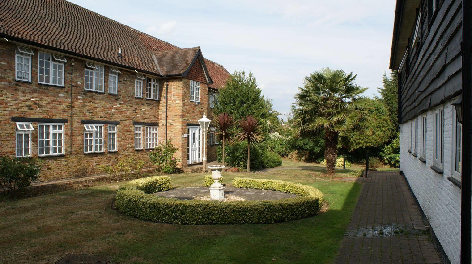 Barn Hotel London Ruislip Ngoại thất bức ảnh