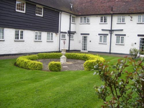 Barn Hotel London Ruislip Ngoại thất bức ảnh