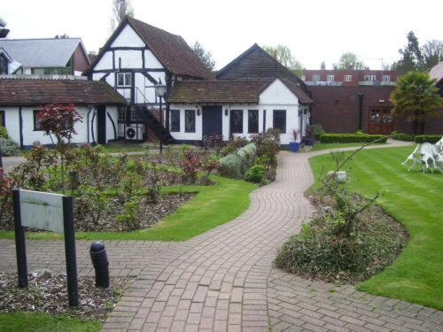 Barn Hotel London Ruislip Ngoại thất bức ảnh